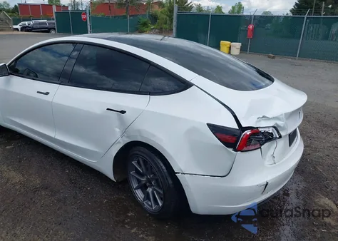 2022 Tesla Model 3 Long Range Dual Motor All-Wheel Drive z USA, uszkodzony, nr VIN 5YJ3E1EB7NF230514